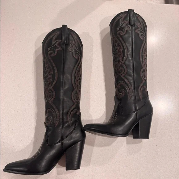 Steve Madden Black Embroidered Heeled Cowboy Boots - Picture 2 of 10